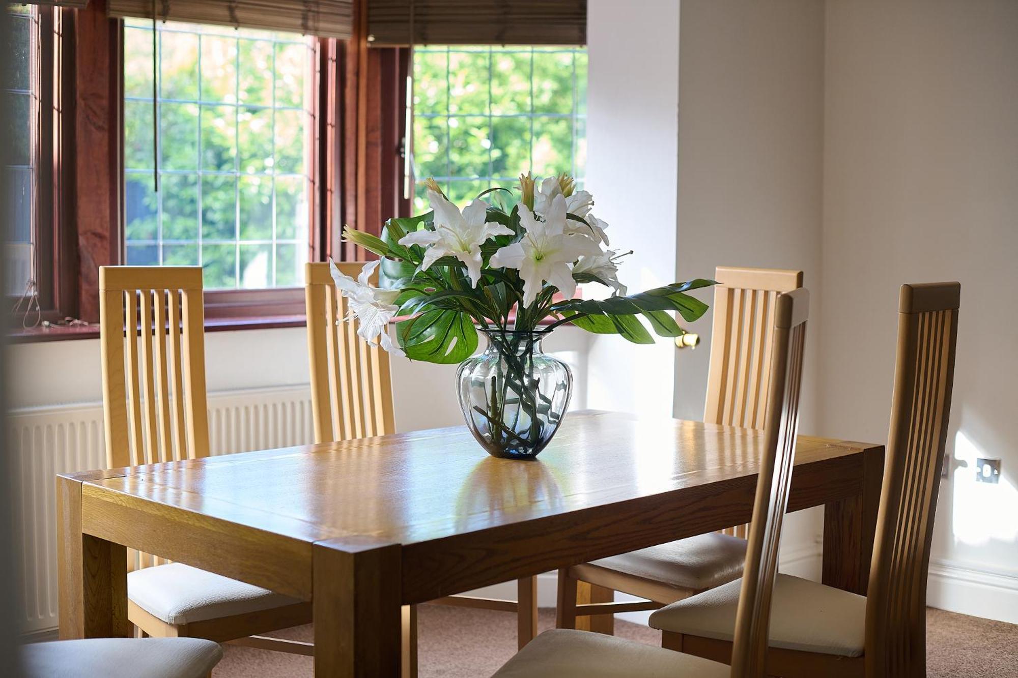 Spacious Home For Large Families And Contractors Вулвергемптон Екстериор снимка