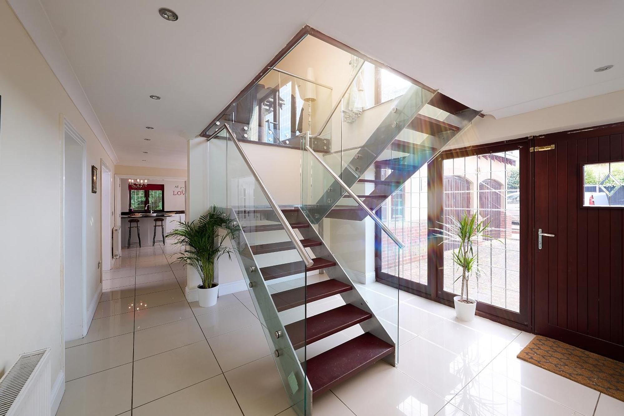 Spacious Home For Large Families And Contractors Вулвергемптон Екстериор снимка