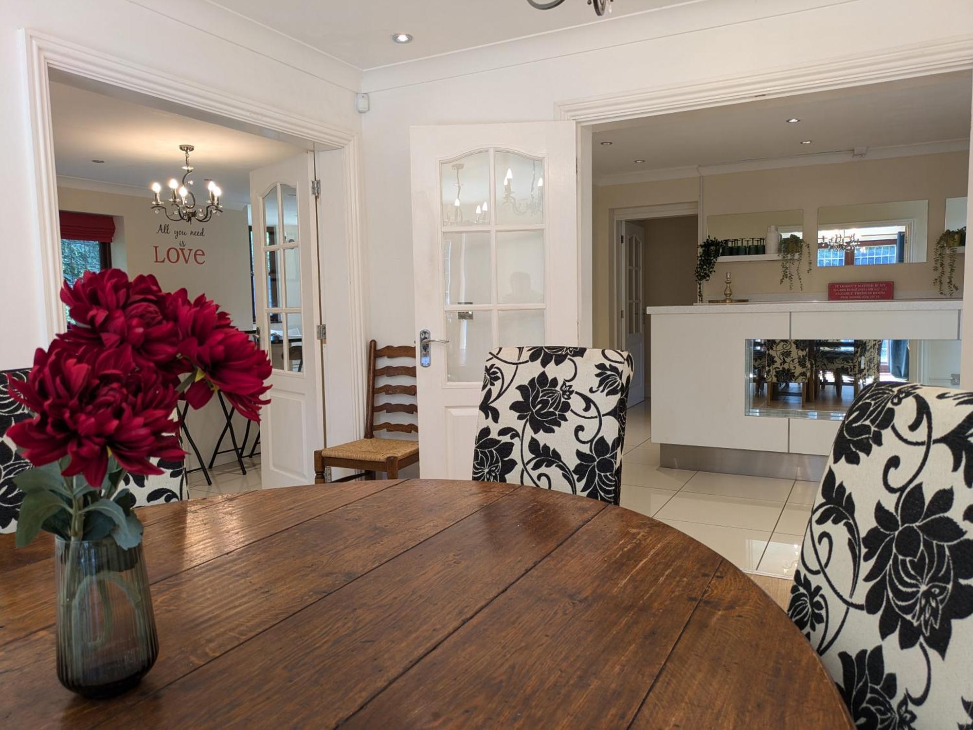 Spacious Home For Large Families And Contractors Вулвергемптон Екстериор снимка