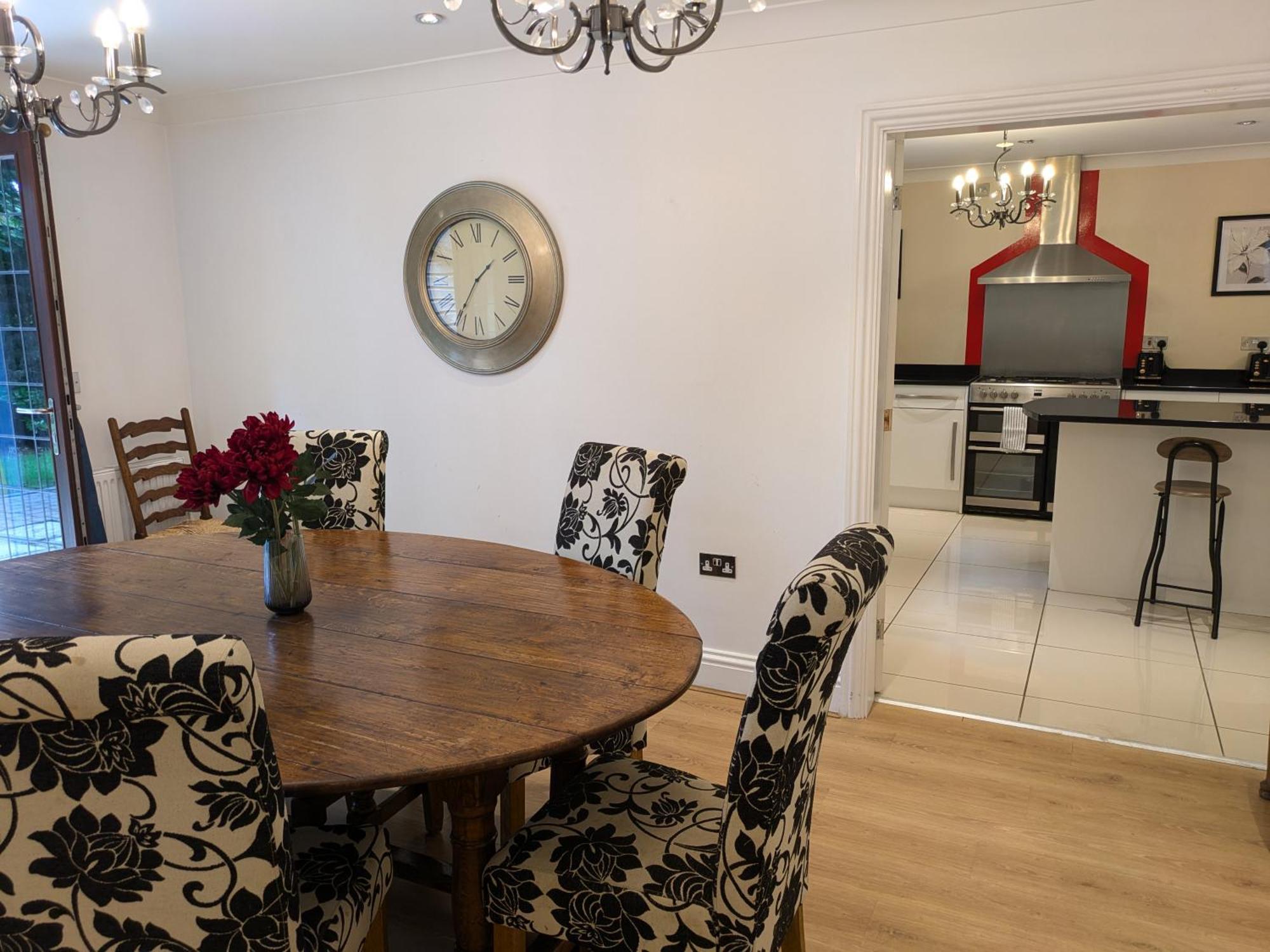 Spacious Home For Large Families And Contractors Вулвергемптон Екстериор снимка