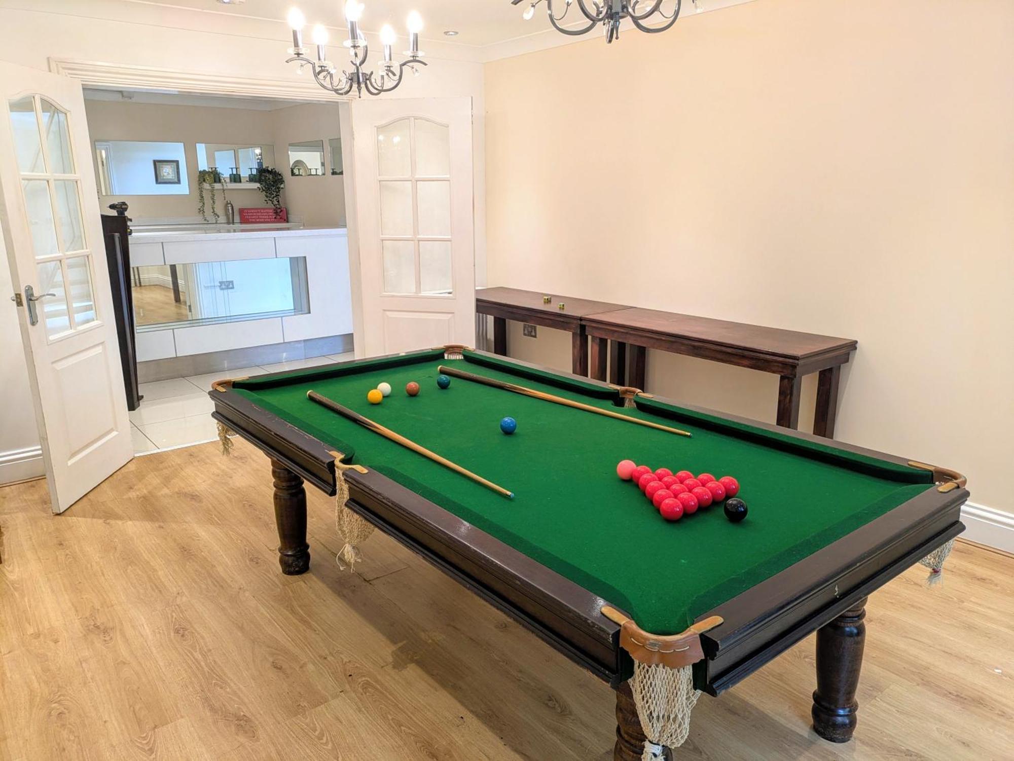 Spacious Home For Large Families And Contractors Вулвергемптон Екстериор снимка